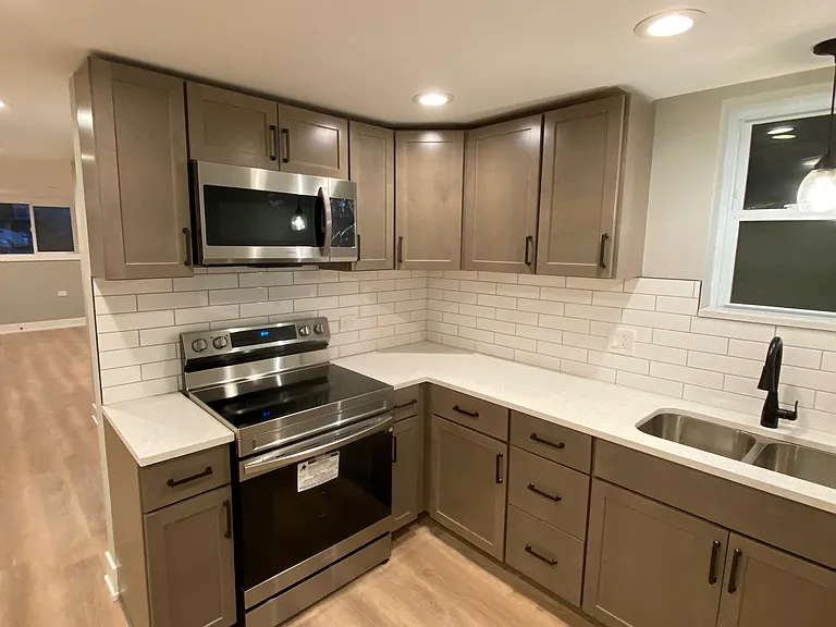 5524 W Sunnyside Ave #G — Photo 4
