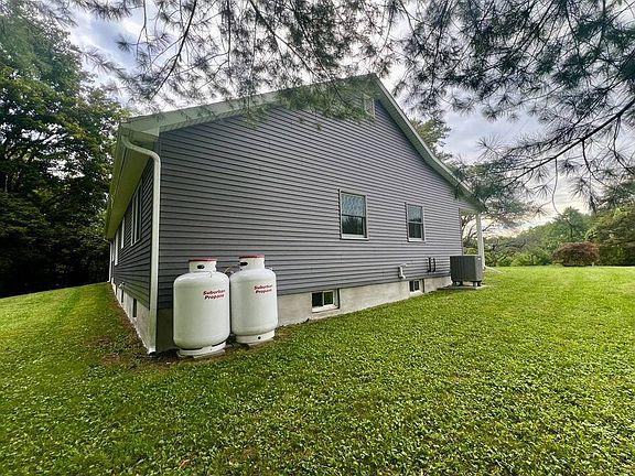 4th image of 1218 Sacandaga Rd