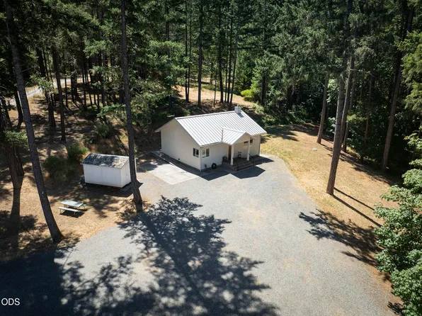 396 Daily Ln, Grants Pass, OR 97527