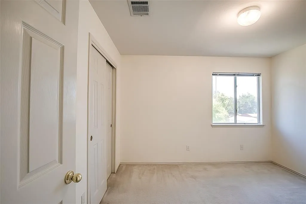 Building Photo - 15225 Sweet Caddies Dr