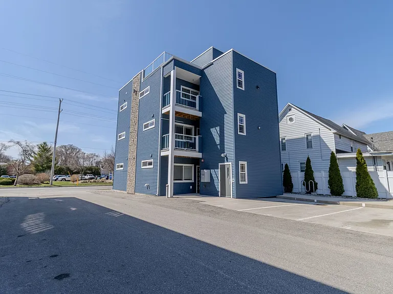 1 Bed 1 Bath in Downtown Traverse City — Photo 20