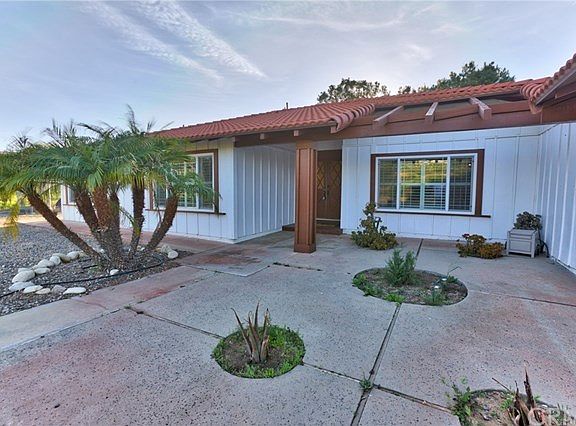 5th image of 37395 Avenida Bravura
