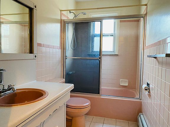 4th image of 2548 Parsons Blvd #3