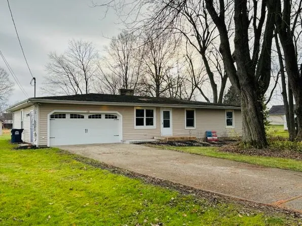 128 N 8th St, Hebron, OH 43025