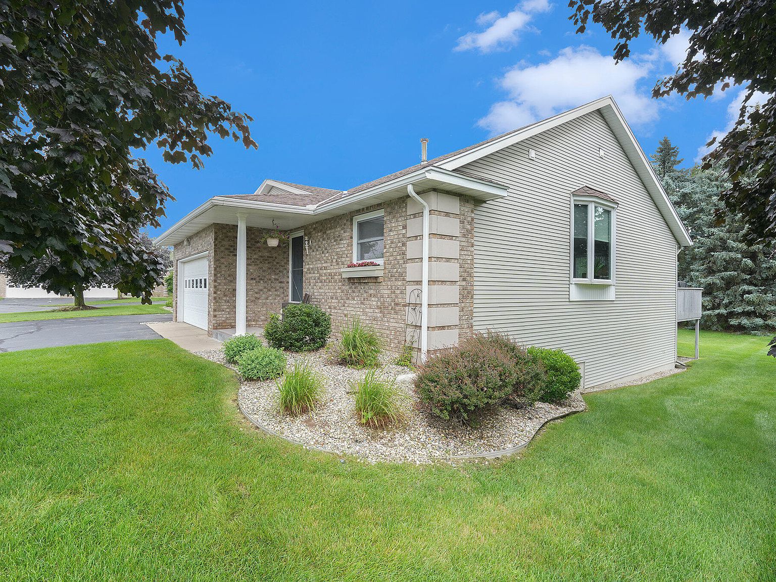 10657 W Stockbridge Ct, Zeeland, MI 49464 MLS 23023868 Zillow