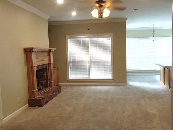 2nd image of 207 Stonegate Ct