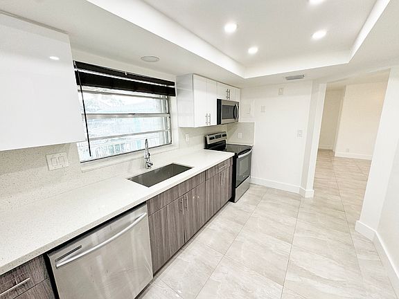 2nd image of 1534 SE 15th St #10745240