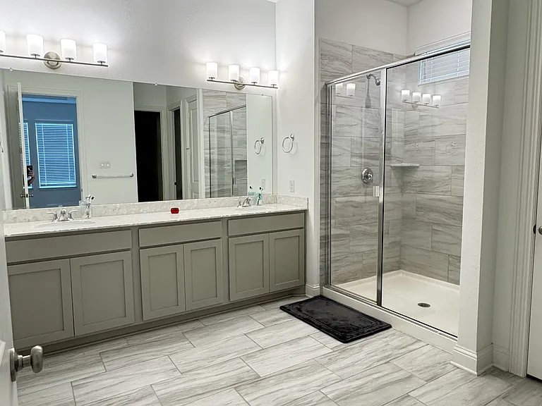 Master bath pic 1