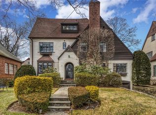 43 Stratford Rd, New Rochelle, NY 10804