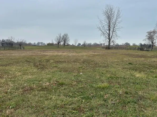 5313 Eagles Landing Dr, Oregon, OH 43616