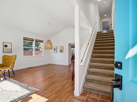 3rd image of 828 Starr Circle
