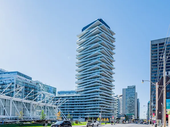 15 Queens Quay E, Toronto, ON