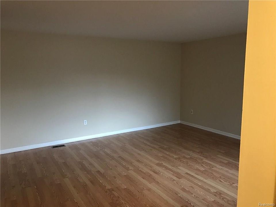 2nd image of 37413 Clubhouse Dr