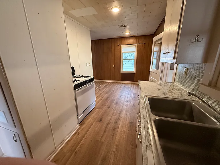 213 E Velma Ave — Photo 11