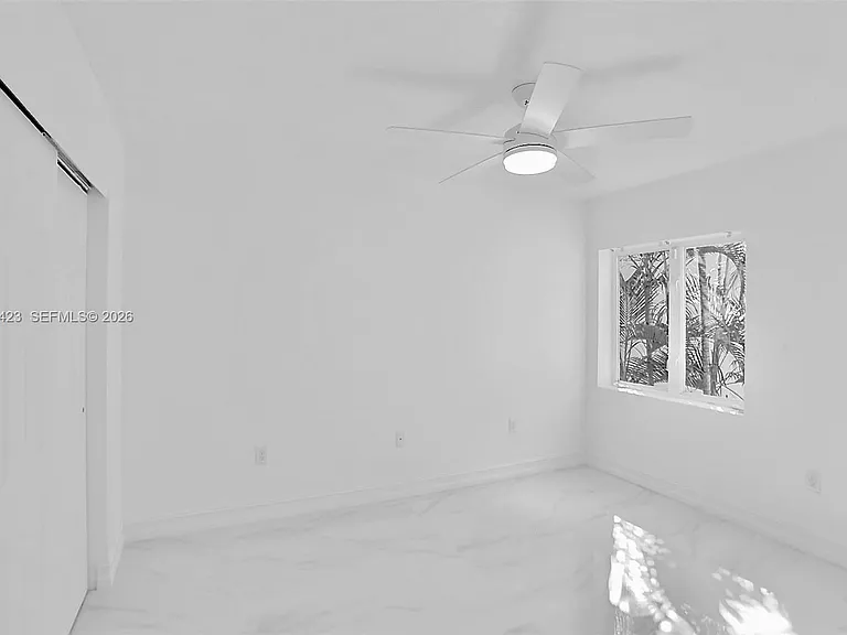 21032 NE 32nd Ave — Photo 11