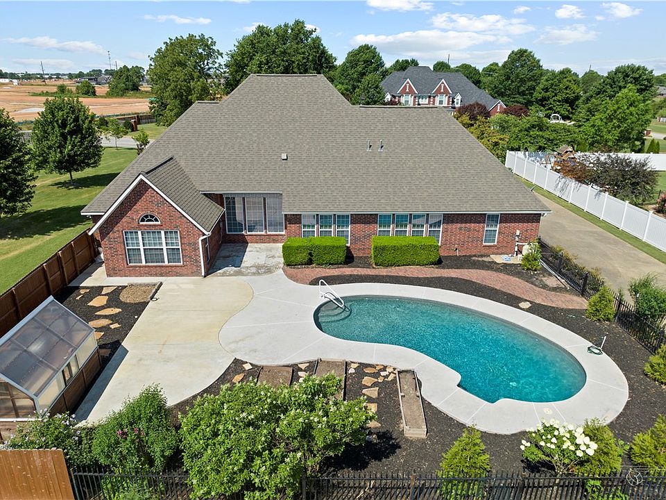 1st image of 2701 S Laurel Crossing Cir