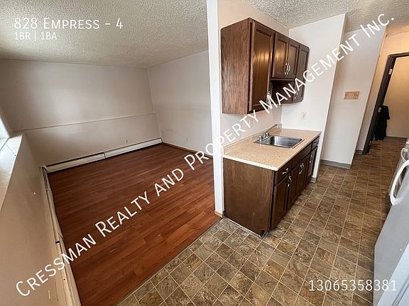 3rd image of 828 Empress St #4