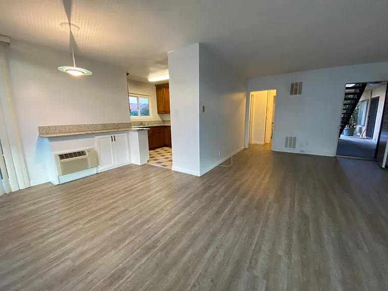 928 S Sherbourne Dr — Photo 14