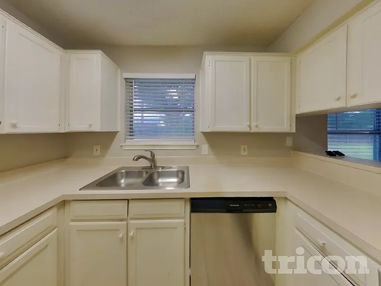6705 Lampe Ct — Photo 4