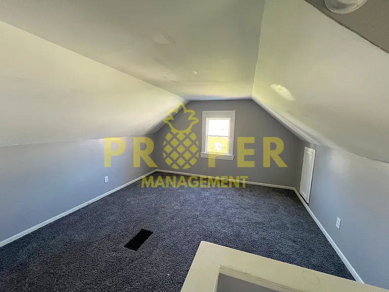 4037 Old Riverside Dr — Photo 9
