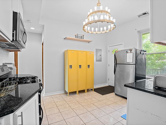 5th image of 3266 W Wrightwood Ave #1