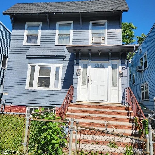 1st image of 181 Hollywood Ave