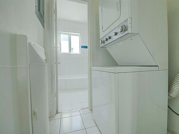 4th image of 610 12th St #6