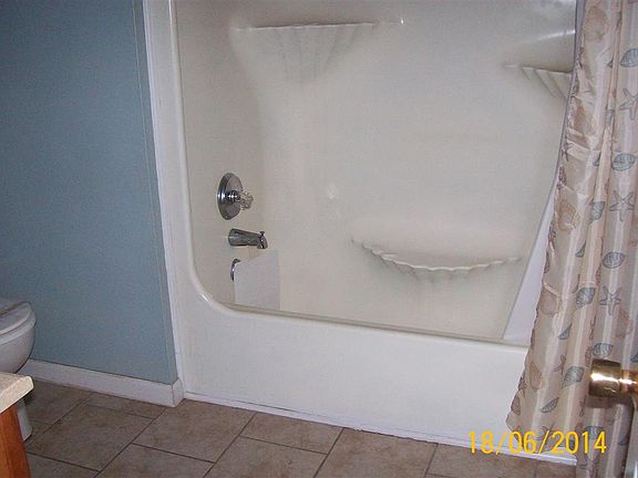 3rd image of 194 N Lakeview Dr