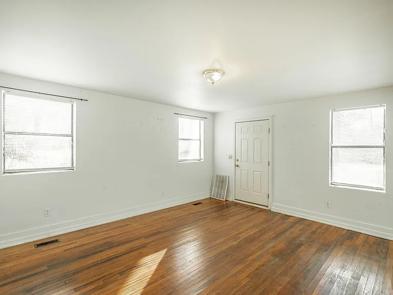 126 Goodson Ave — Photo 3