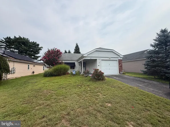42 New Castle Dr, Southampton, NJ 08088