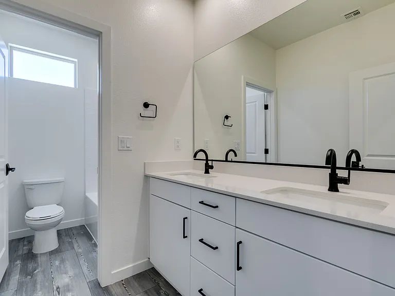 6915 Fordham Creek St — Photo 37