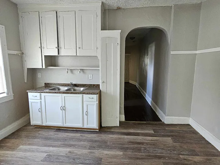 3423 E 140th St #2 — Photo 3