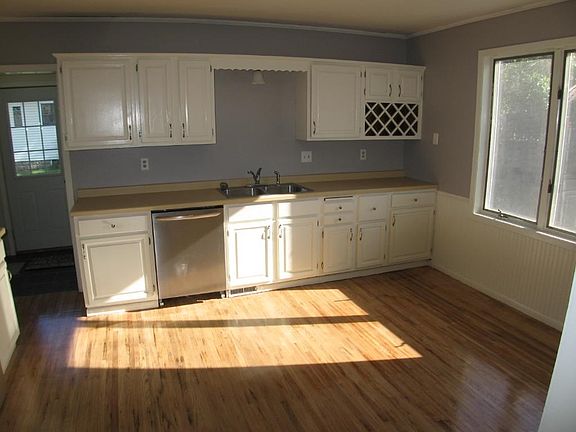 Another view of the kitchen