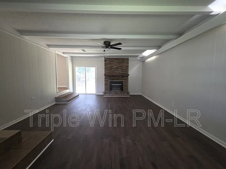 318 W Bell St — Photo 10