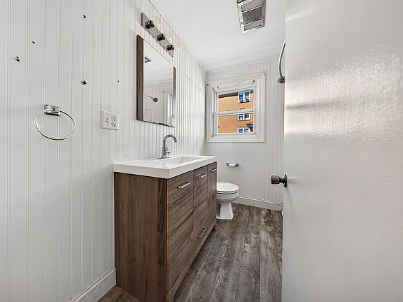 5th image of 458 Buffinton St