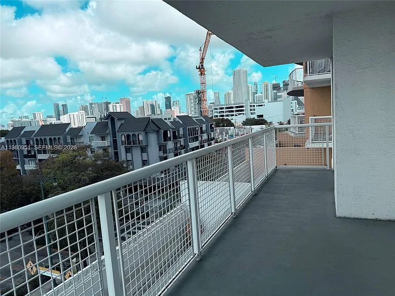 900 SW 8th St #604 — Photo 17