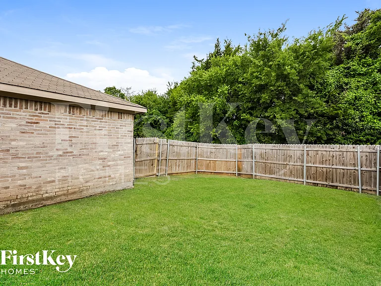607 Lentisco Dr — Photo 14