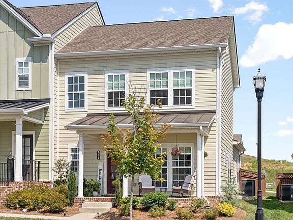 2nd image of 811 Goswell Dr