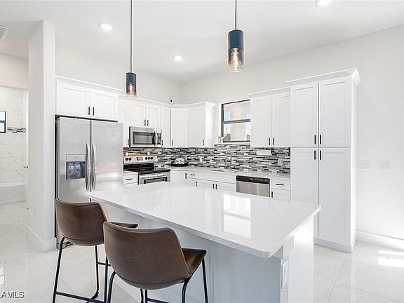 5th image of 804 Zehra Ave N