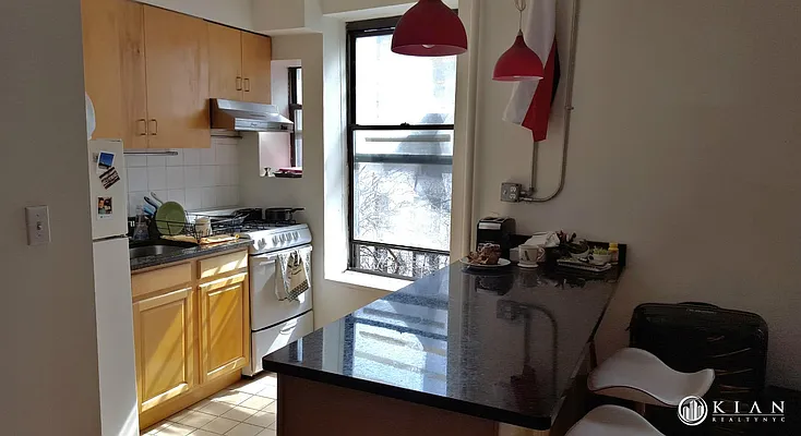 Rented by Kian Realty | media 16