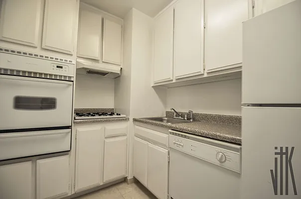 Rented by Compass | media 13