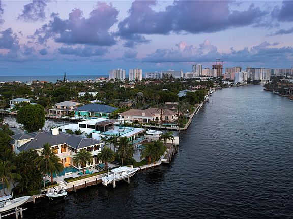 4th image of 2307 N Riverside Drive