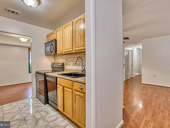 5th image of 10551 Twin Rivers Rd Unit B-2