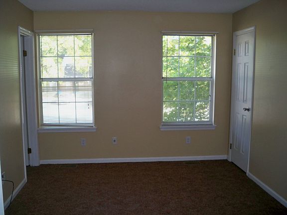 3rd image of 707 Oak Hurst Ct