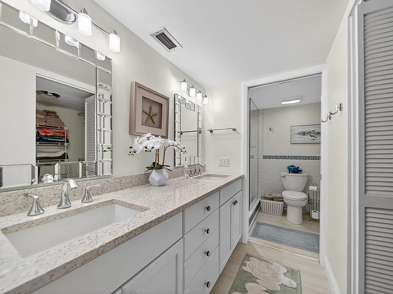 218 NE Edgewater Dr — Photo 32