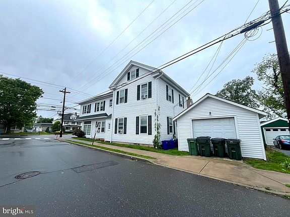 5th image of 135 E Main St