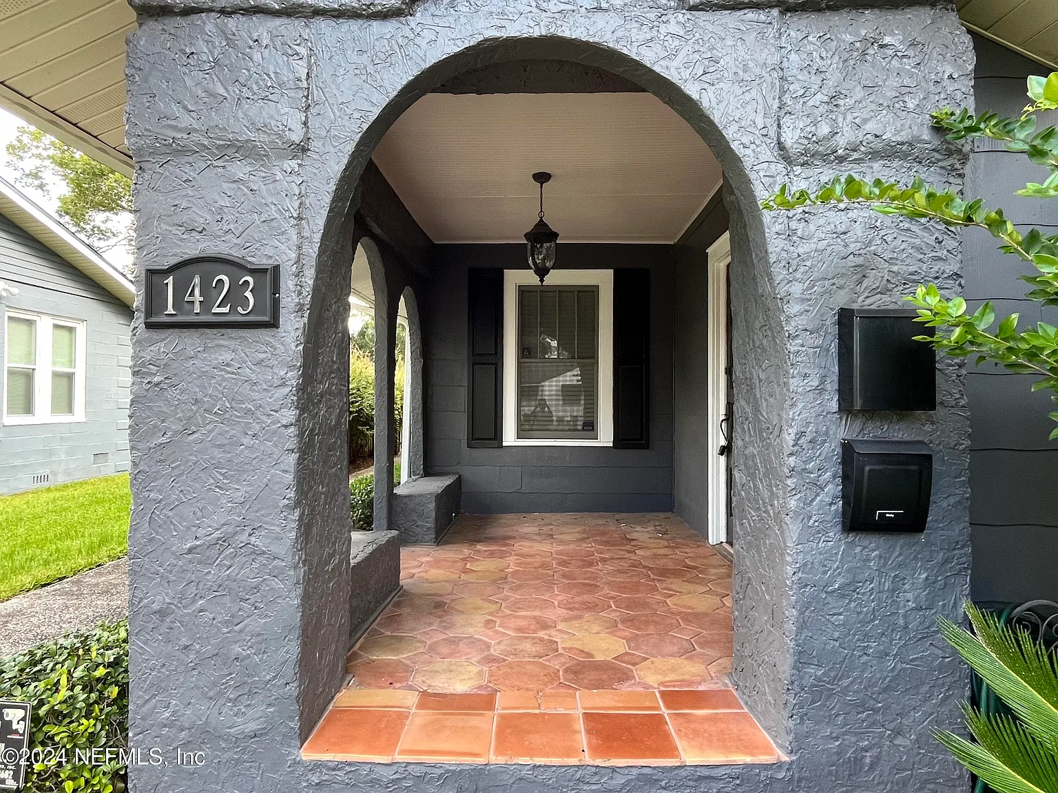 3 bed, 2.0 bath, 1392 sqft, $2,300 — Photo 4