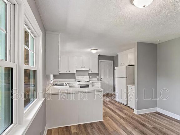 4th image of 208 Alexander Dr