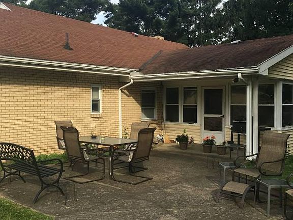 Back patio and fire pit