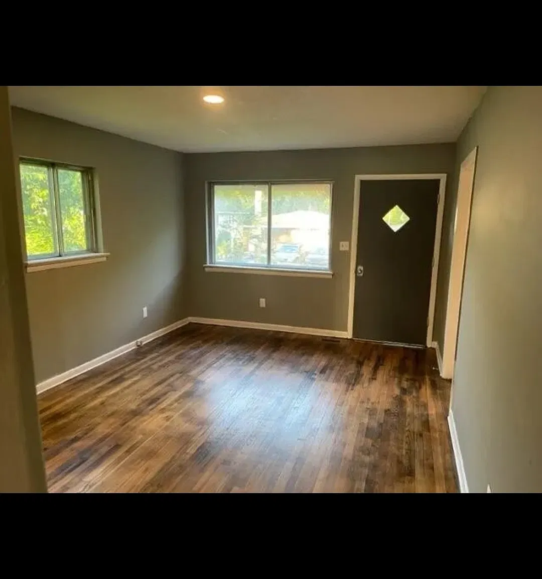 3 bed, 1075 sqft, $1,600 — Photo 2